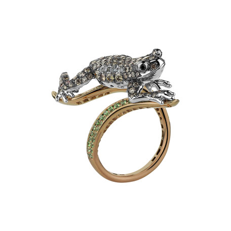 Prsteň s bielymi, hnedými a čiernymi diamantmi a granátmi Luxury Frog