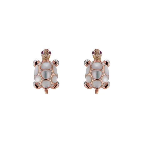 Náušnice s bielymi a hnedými diamantmi, rubínom a perleťou Alluring Turtle