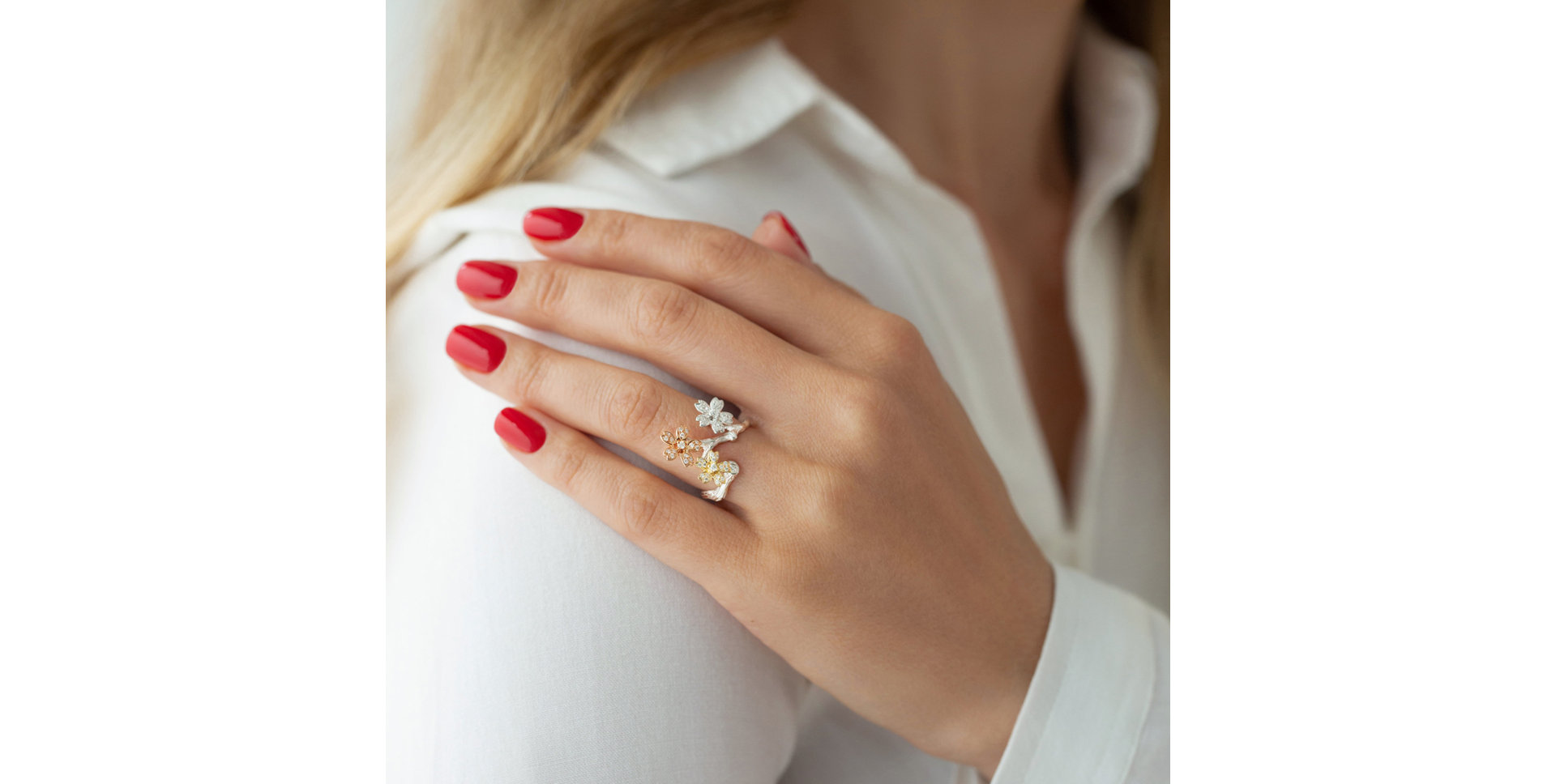 Prsteň s hnedými diamantmi Flower Feeling