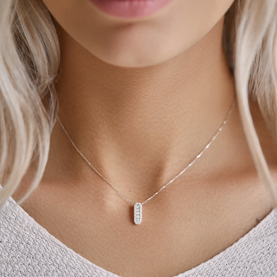 Přívěsok s diamantmi a smaragdmi Aristocratic Vision