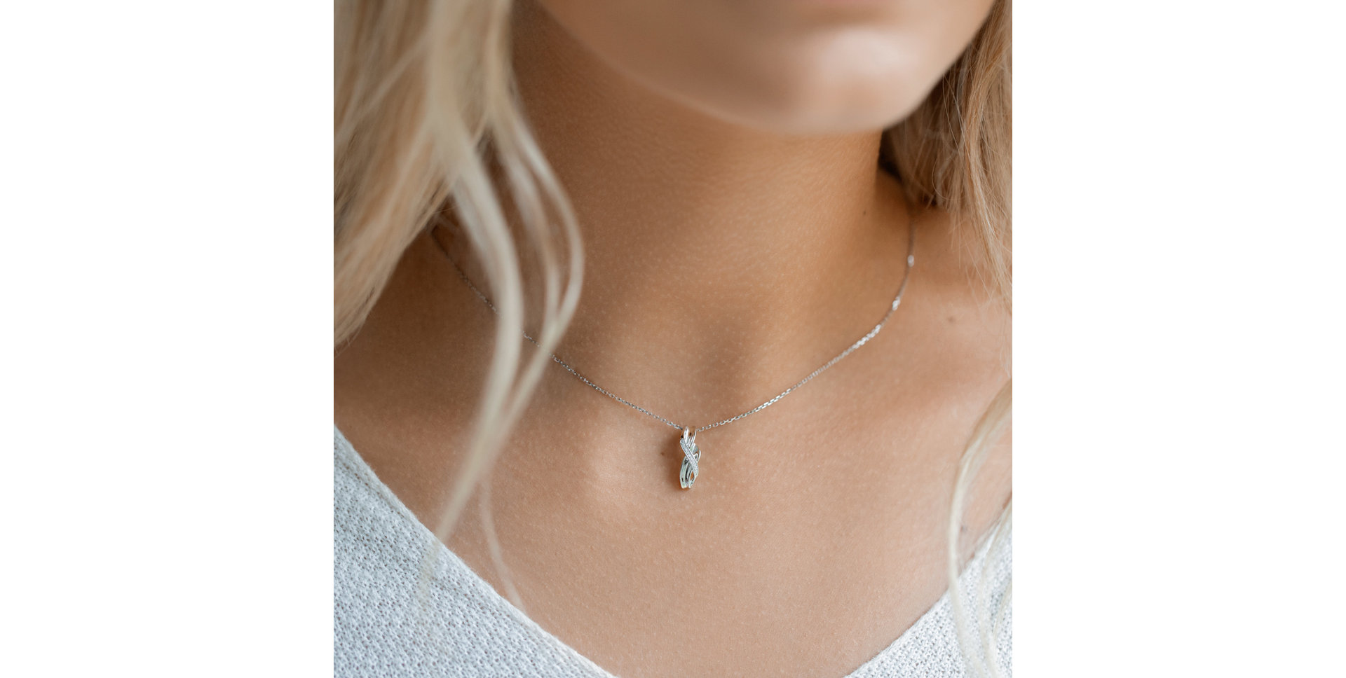 Přívěsok s diamantmi Essential Wave