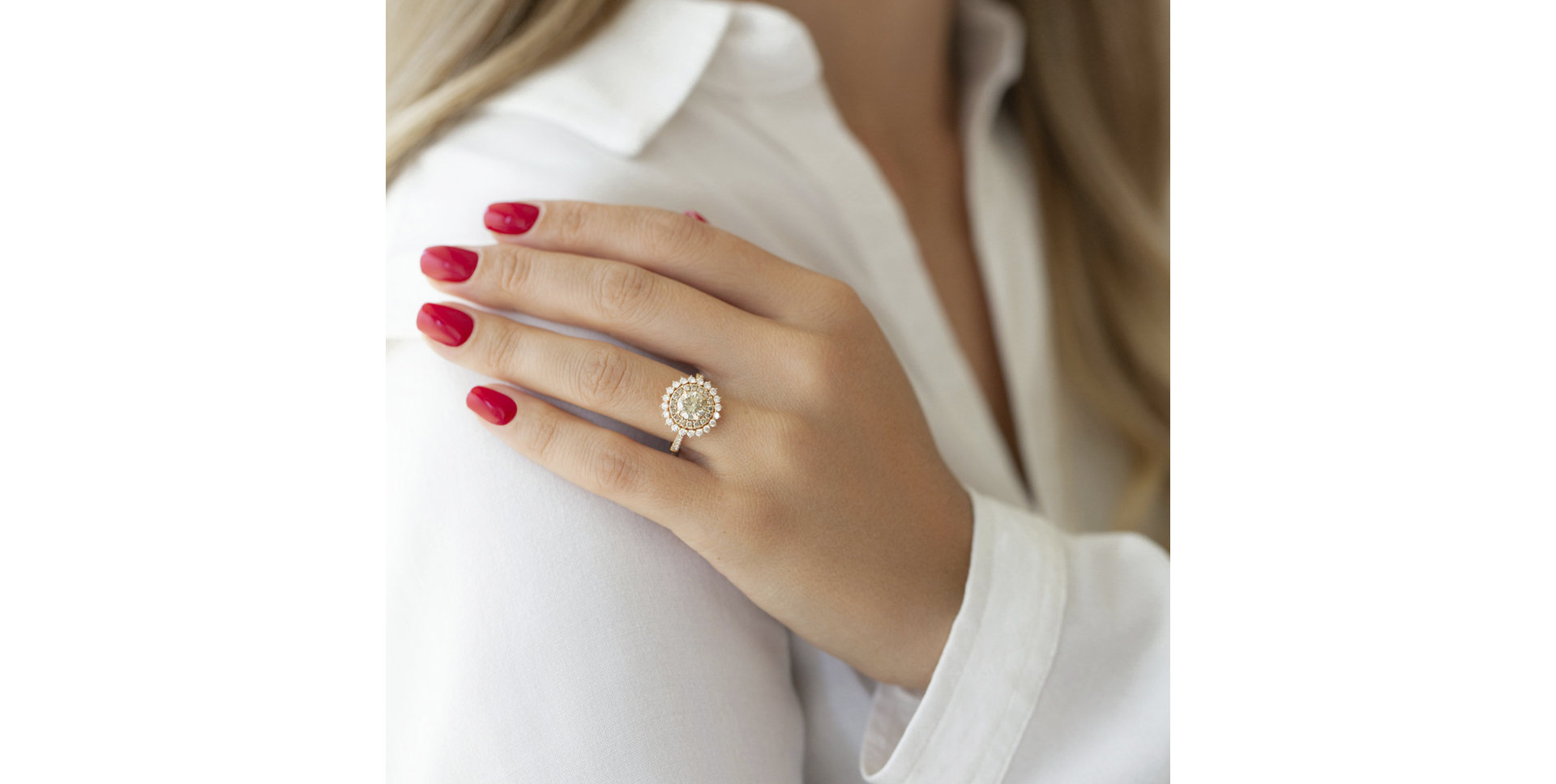 Prsteň s hnedými a bielymi diamantmi Mysterious Quest