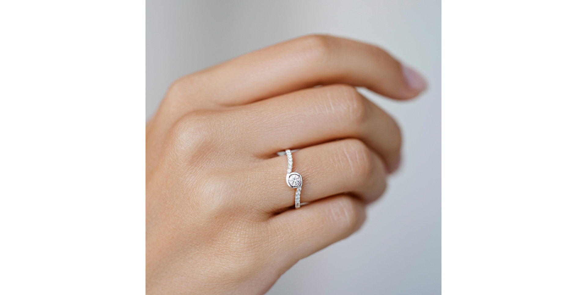 Prsteň s diamantmi Love Twist