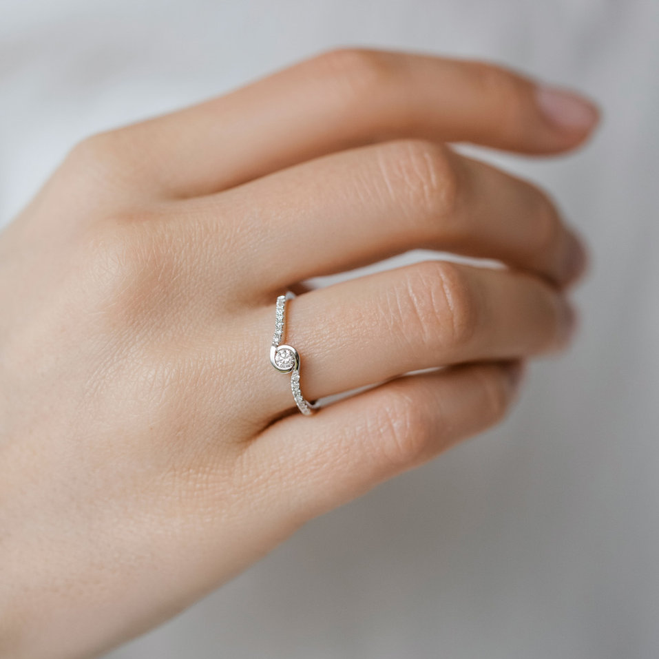 Prsteň s diamantmi Love Twist