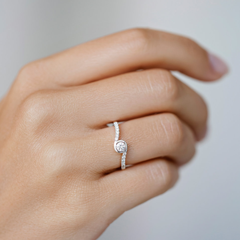 Prsteň s diamantmi Love Twist