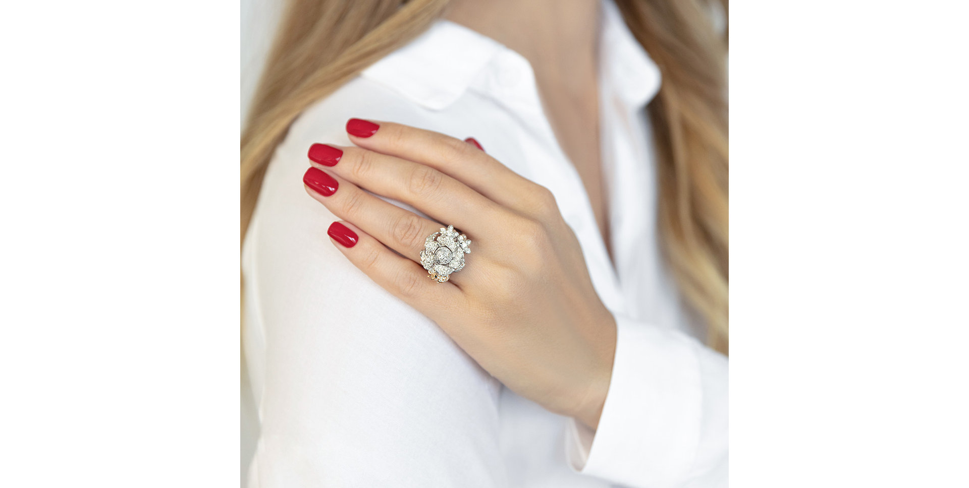 Prsteň s čiernymi a bielymi diamantmi Marquise