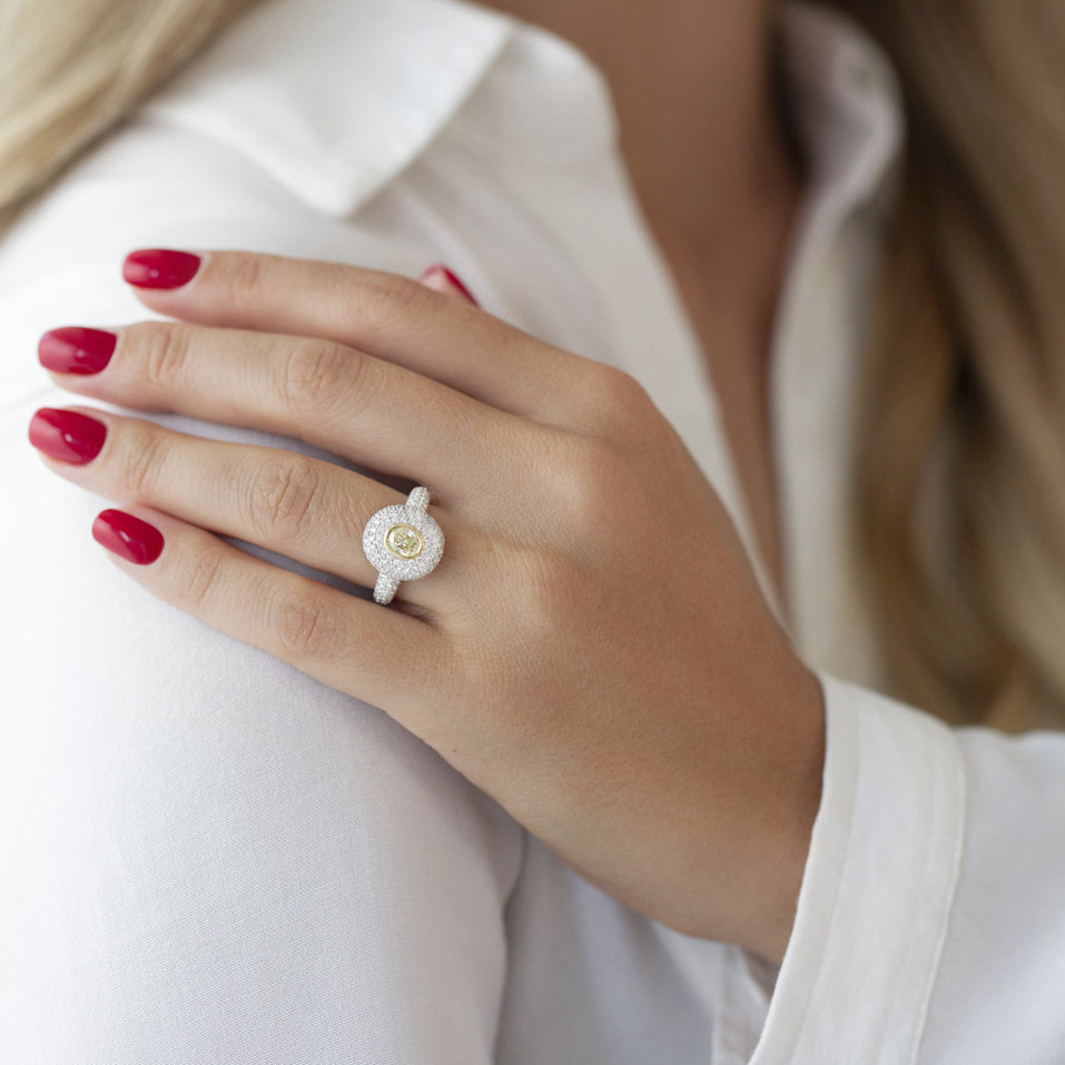 Prsteň s bielymi a žltými diamantmi Odilion