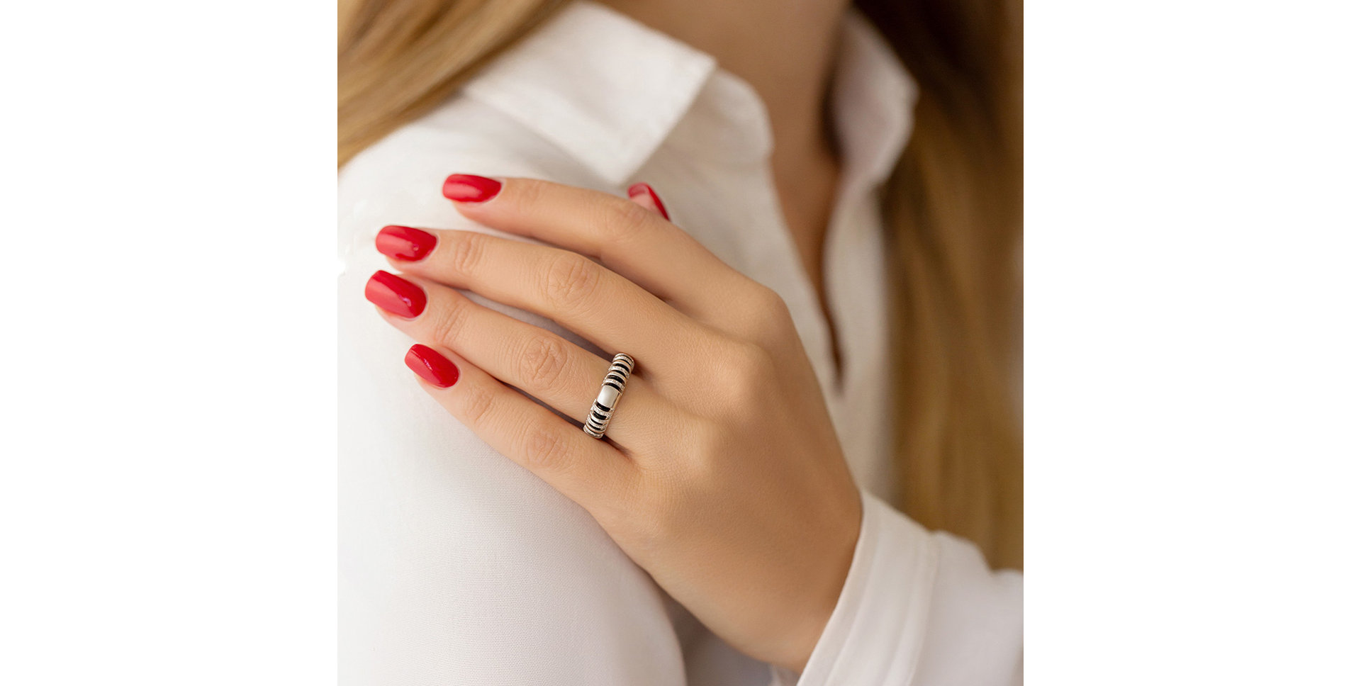 Prsteň s onyxom a diamantmi Witching Harmony