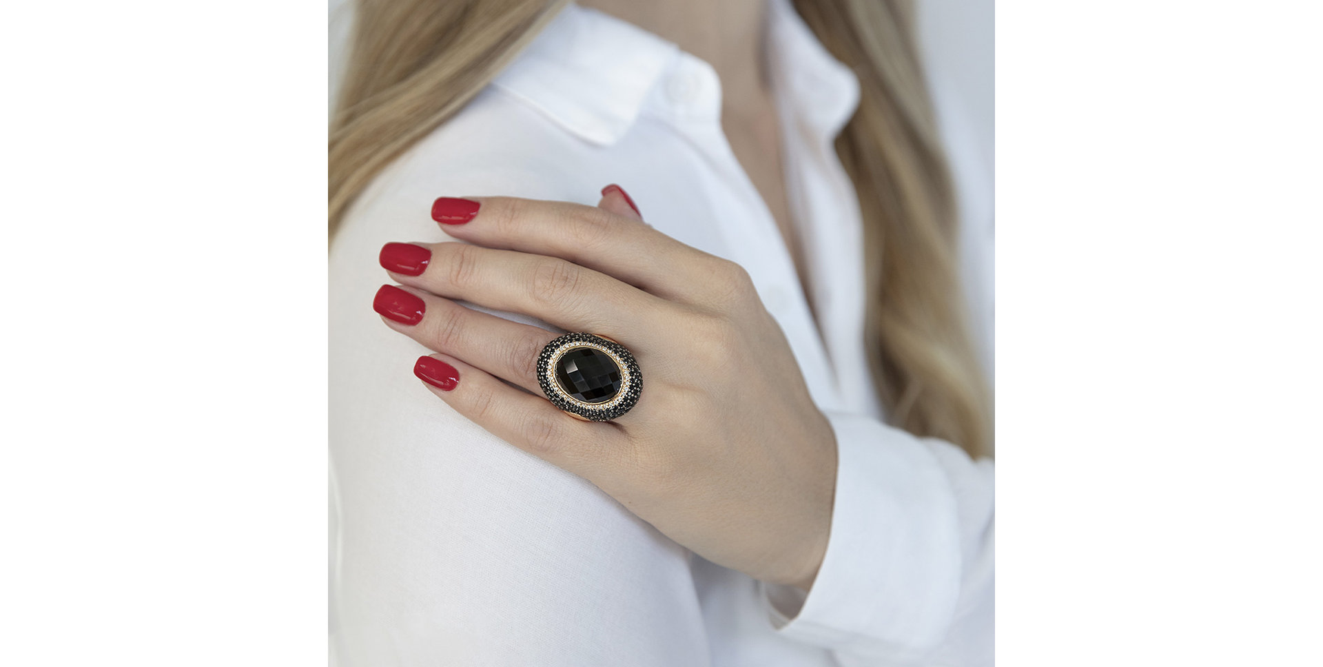 Prsteň s granátom, diamantmi a zafírmi Carnation Café