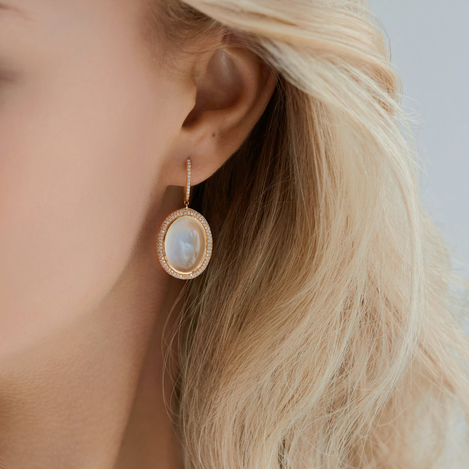 Náušnice s mesačným kameňom a diamantmi Baroque Romance