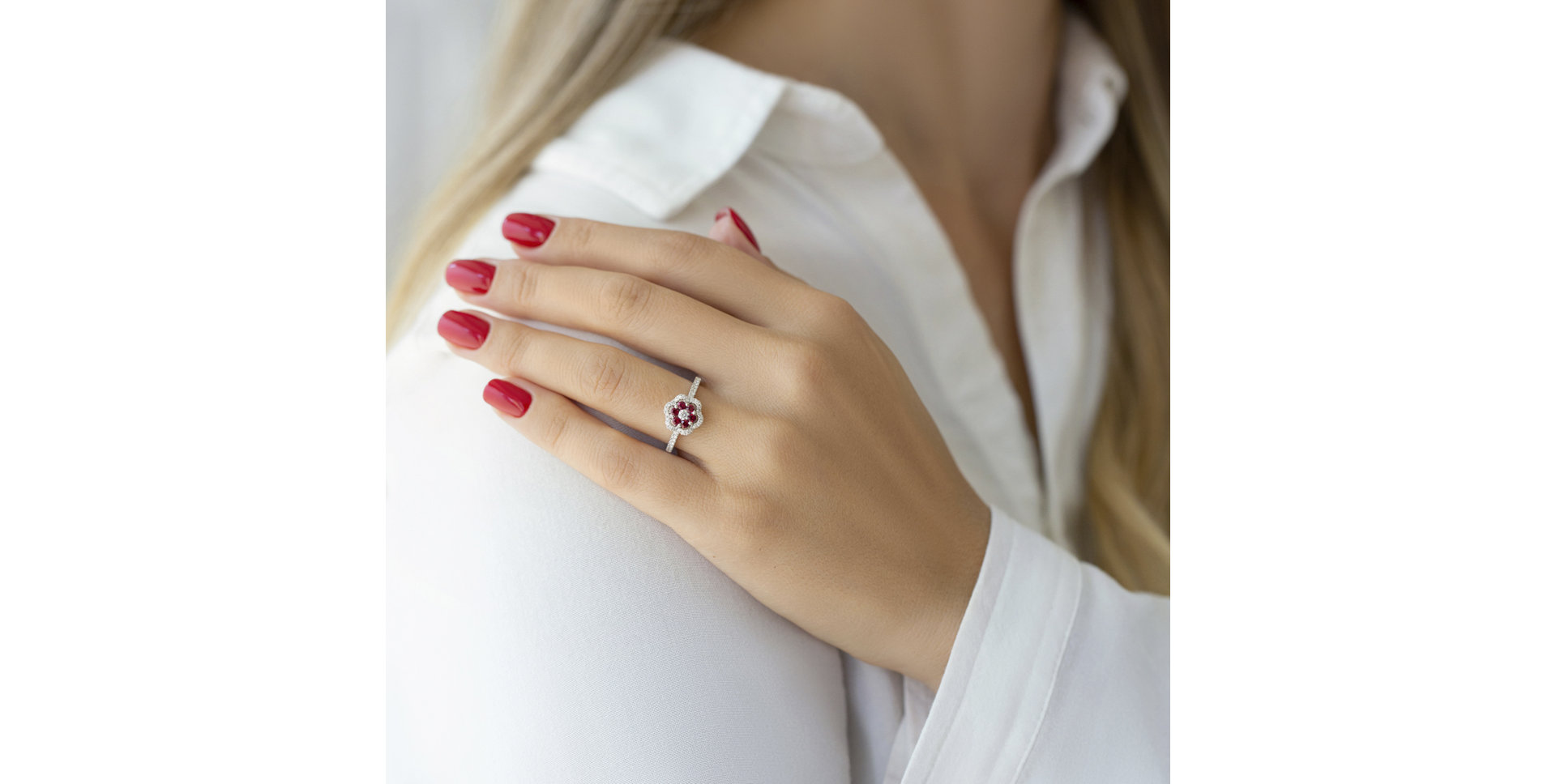 Prsteň s diamantmi a smaragdmi Reign