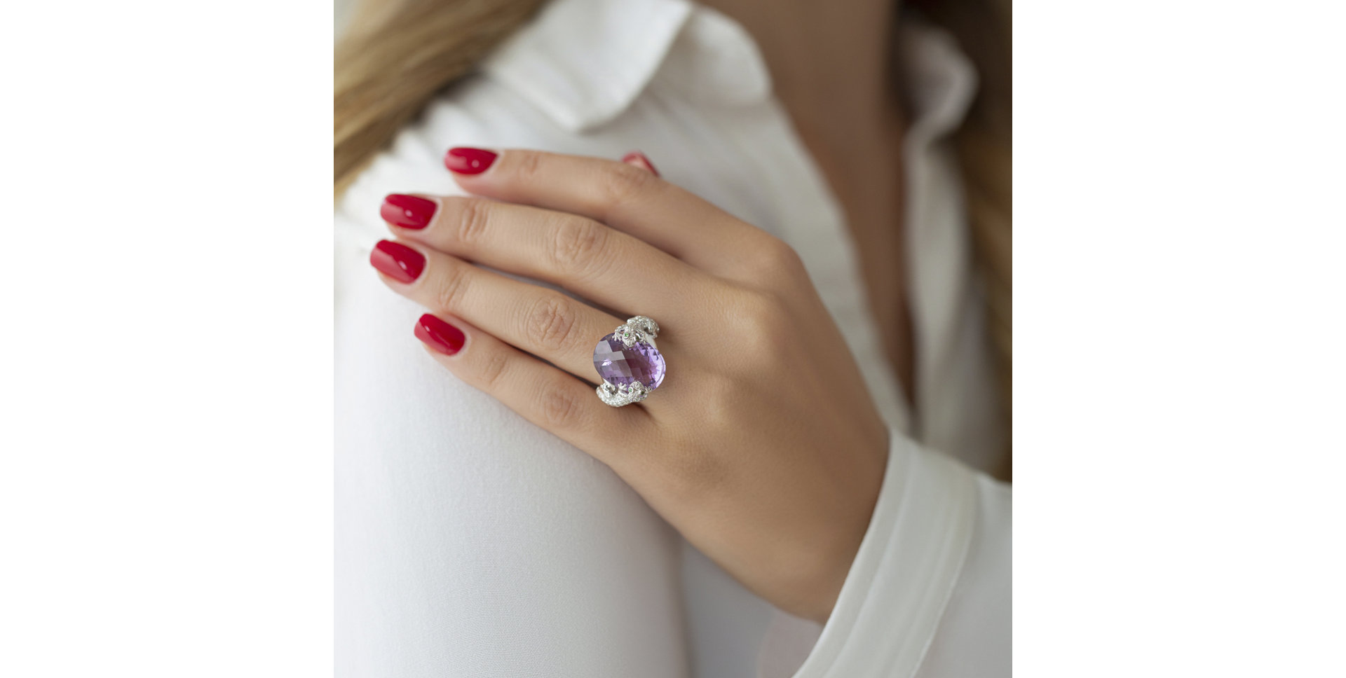 Prsteň s diamantmi, ruženínom a granátmi Dwana