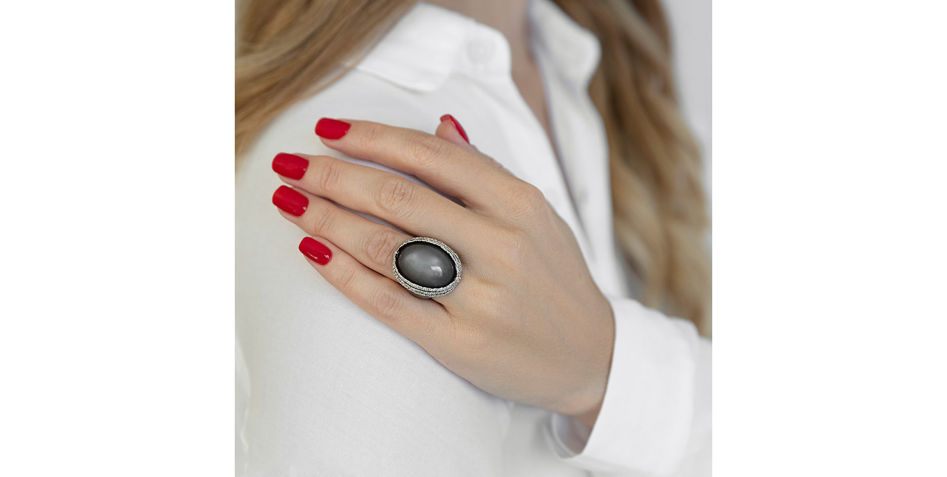 Prsteň s mesačným kameňom a diamantmi Elon