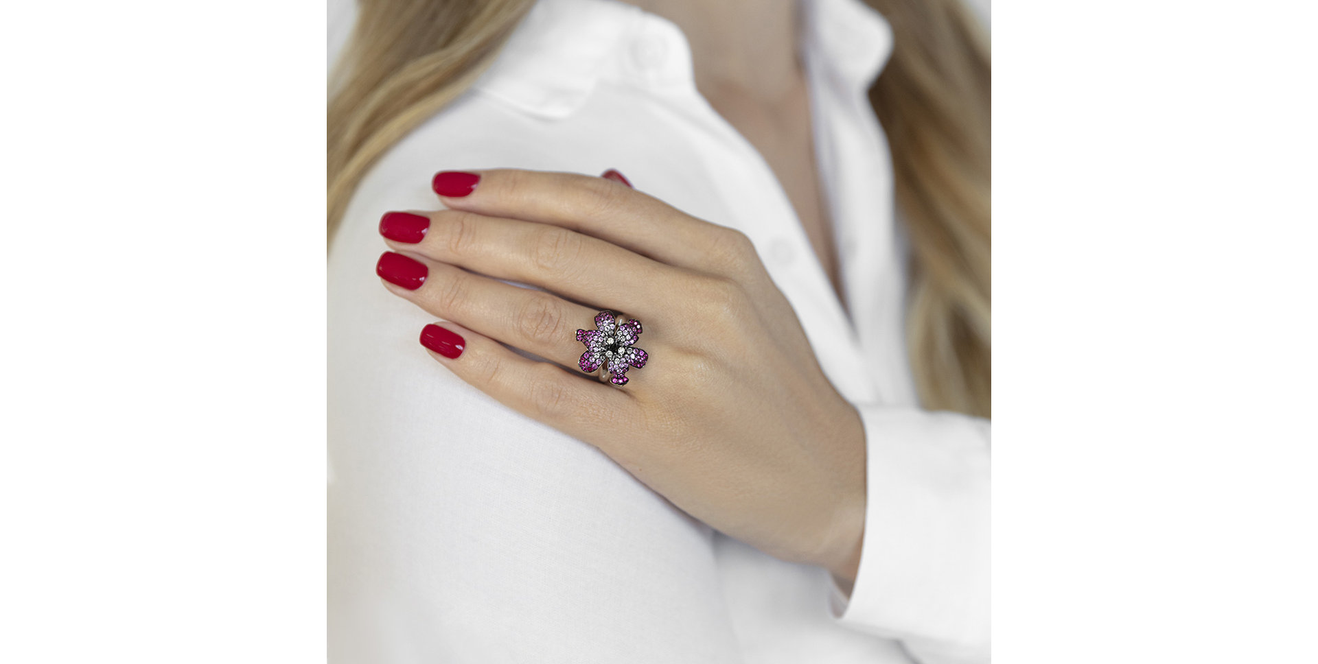 Prsteň s diamantmi, rubínmi a zafírmi Caryan