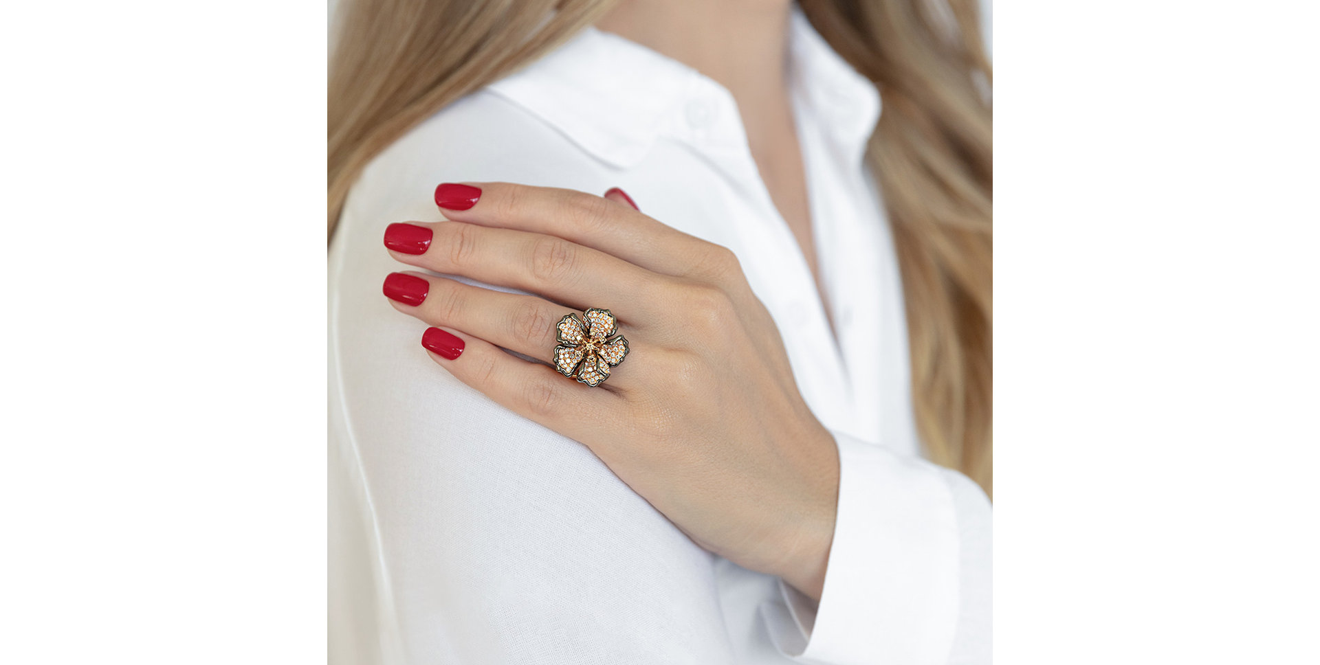 Prsteň s bielymi a hnedými diamantmi Oxalis