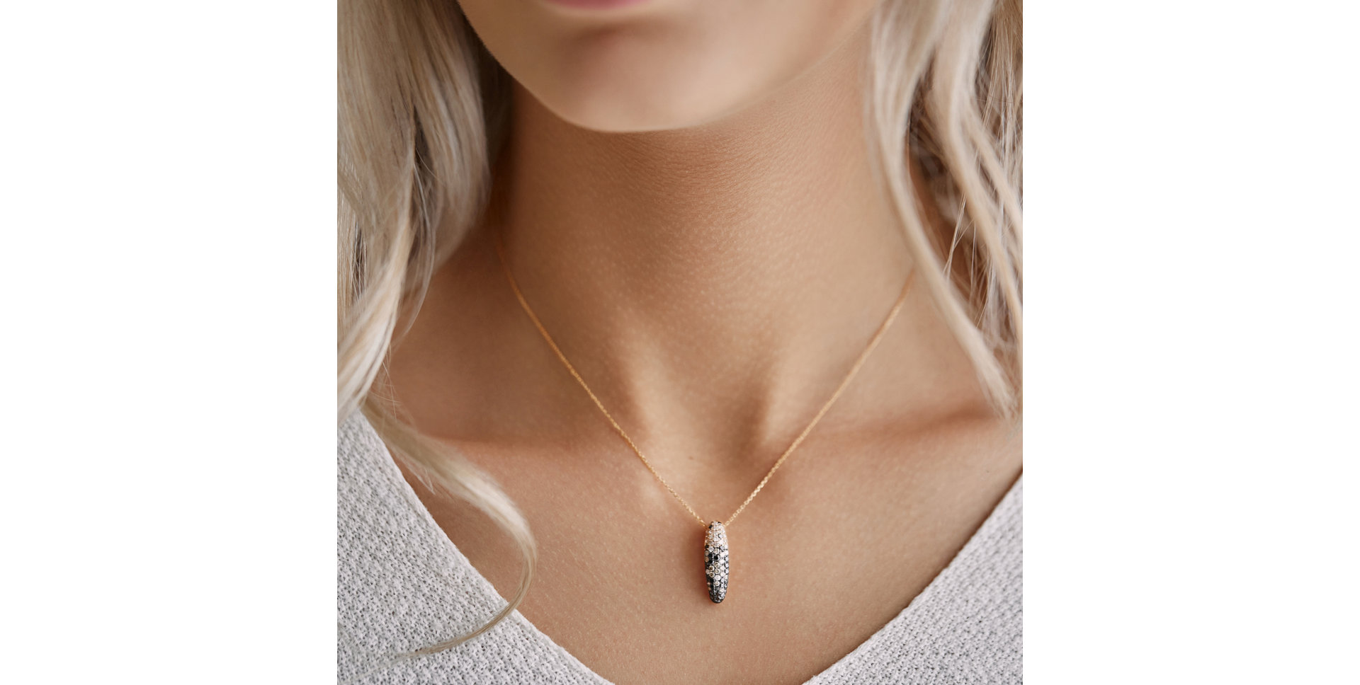 Přívěsok s čiernymi a bielymi diamantmi a hnedými Inferno Moonlight