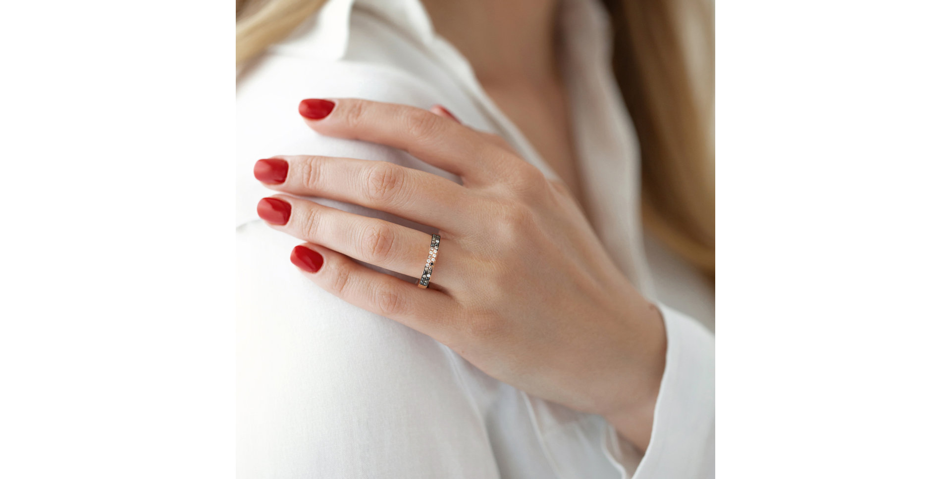 Prsteň s bielymi, hnedými a čiernymi diamantmi Inferno Sin