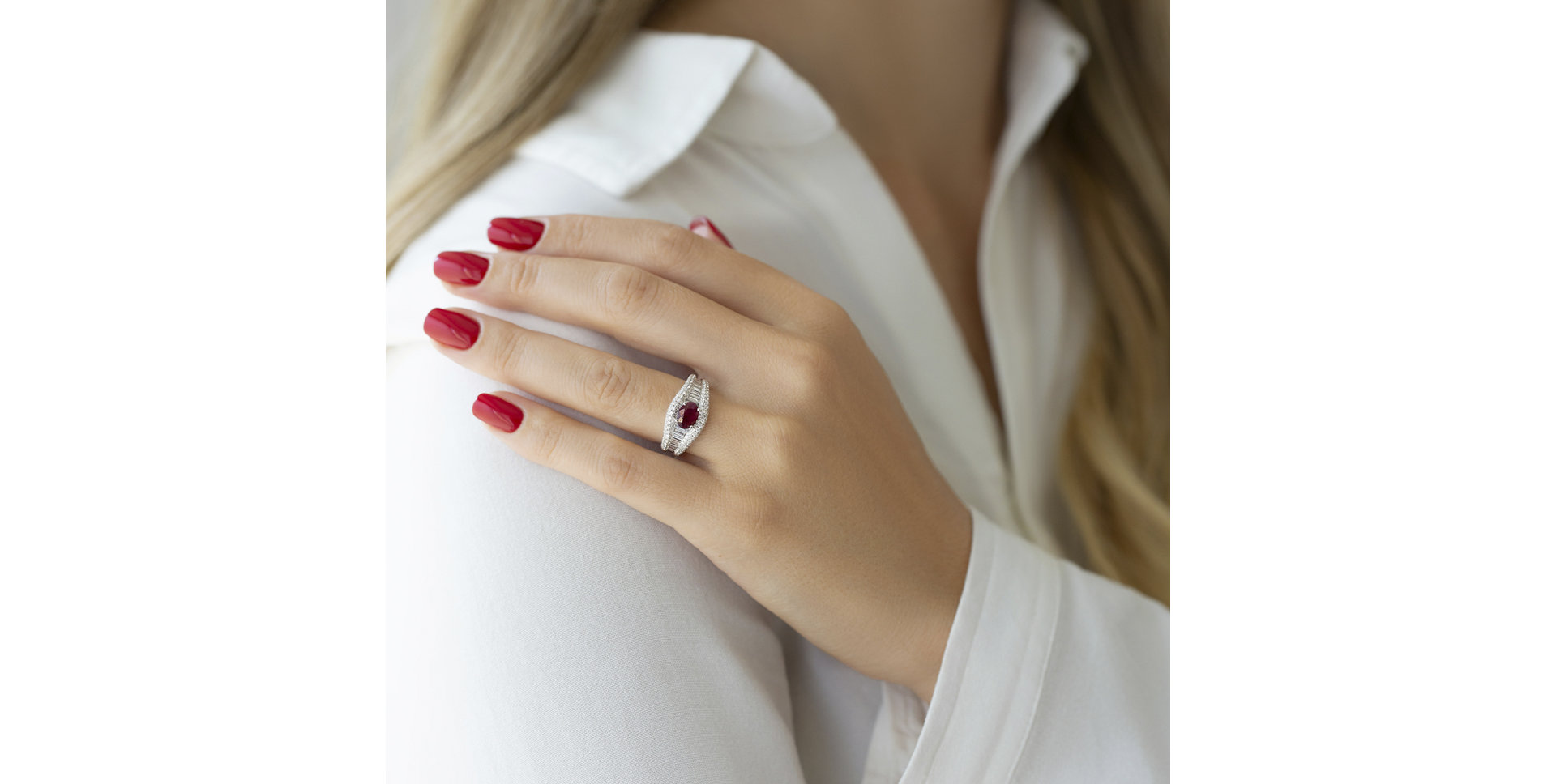 Prsteň s rubínom a diamantmi Magnolia