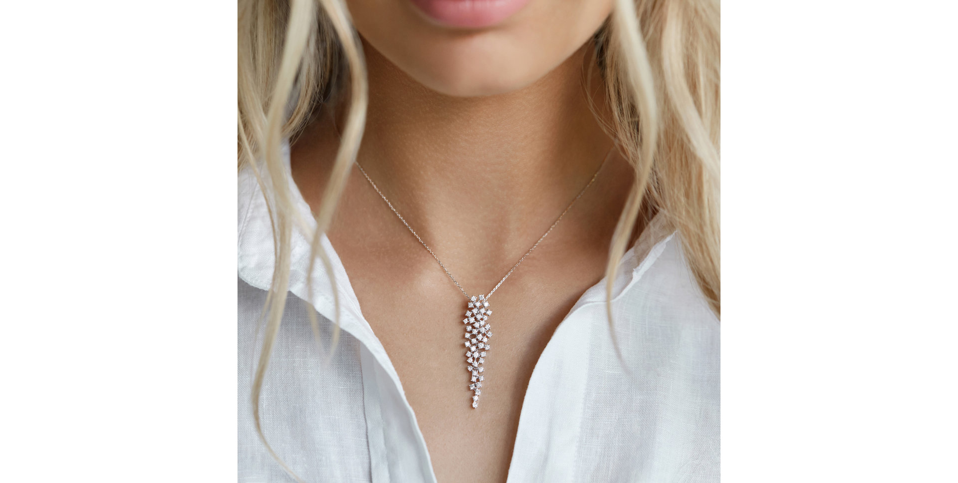 Přívěsok s čiernymi a bielymi diamantmi a hnedými Witching Waterfall