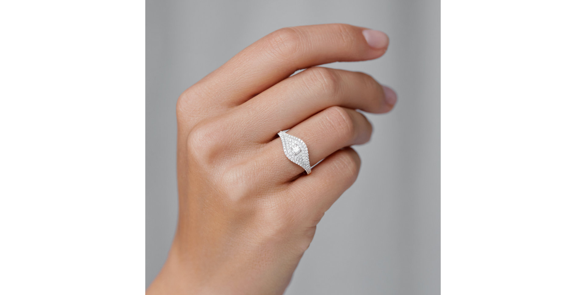 Prsteň s čiernymi a bielymi diamantmi Bright Vision