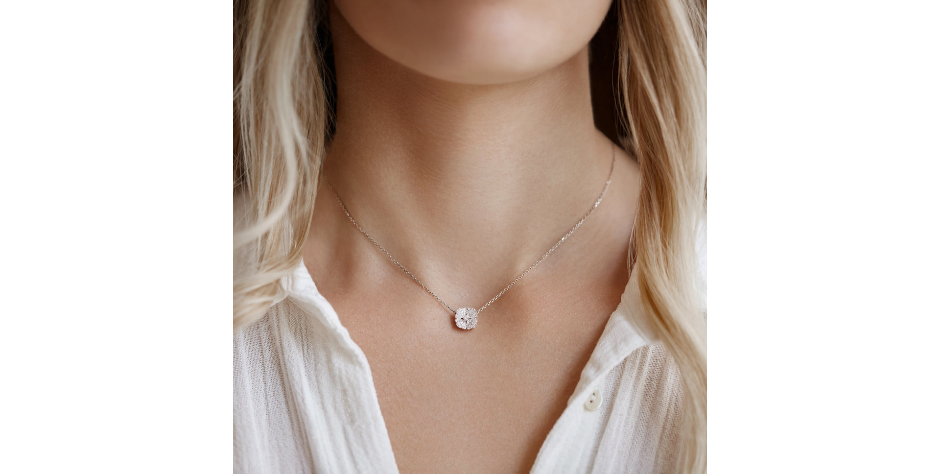 Přívěsok s čiernymi a bielymi diamantmi Diamond Bouquet