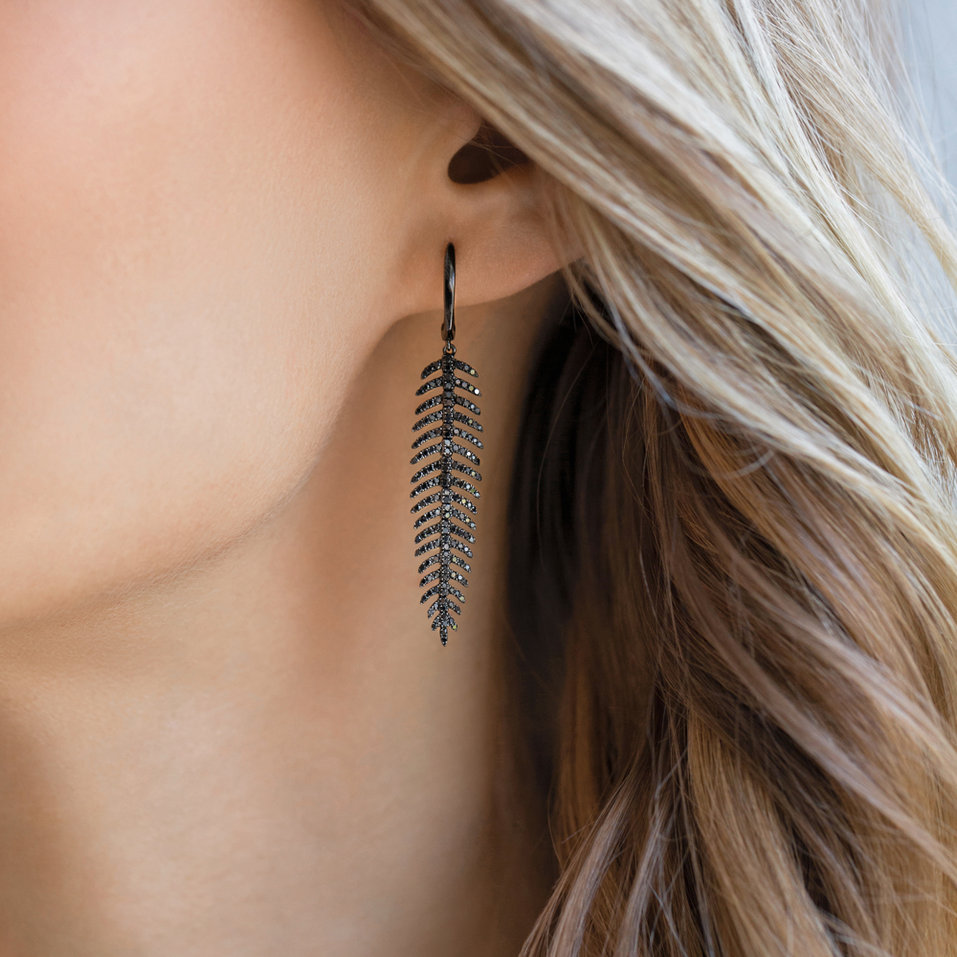 Náušnice s čiernymi diamantmi Galaxy Feather