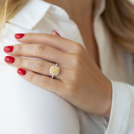 Prsteň so žlutým diamantom a bielymi diamantmi Radiant Sunshine