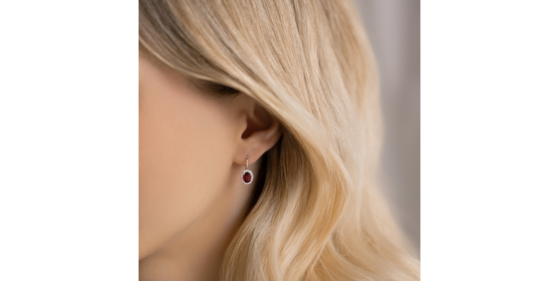 Náušnice s diamantmi a smaragdom Imperial Allegory