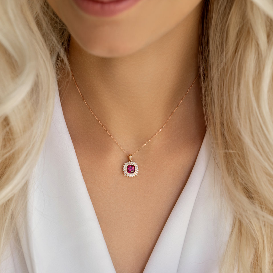 Přívěsok s rhodolitom a diamantmi Gem Majesty