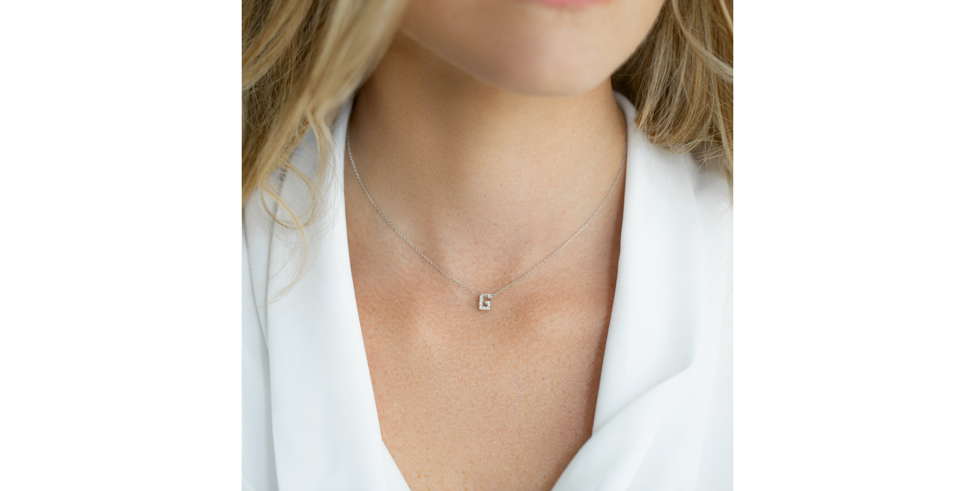 Náhrdelník s diamantmi Diamond Letter