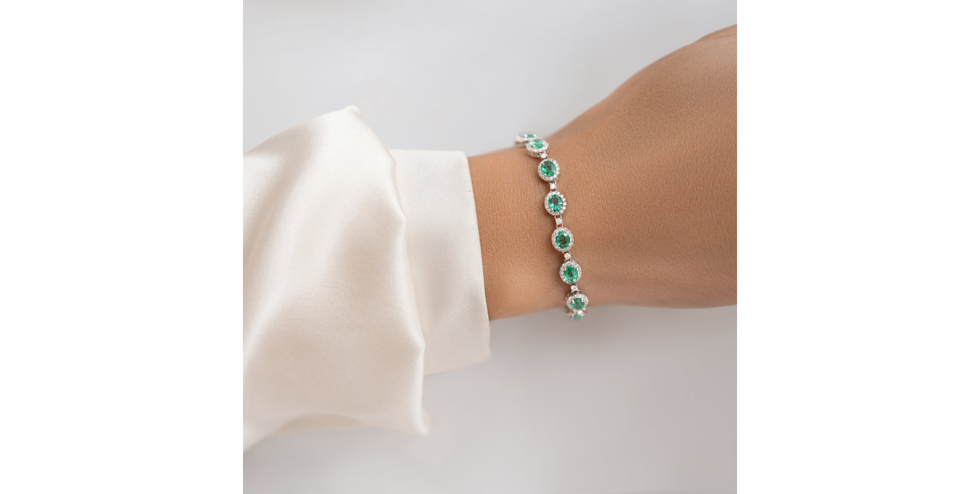 Náramok s diamantmi a smaragdmi Imposant Constellation