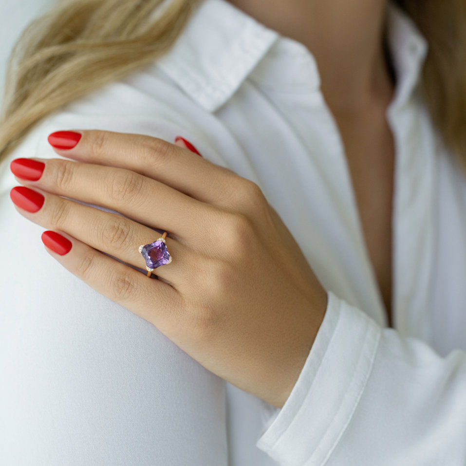 Prsteň s topásom a diamantmi Space Stranger