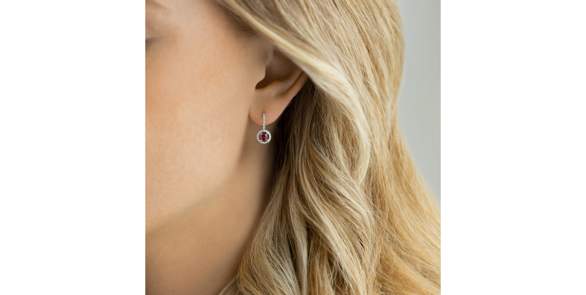 Náušnice s zafírom a diamantmi Infinite Splendour