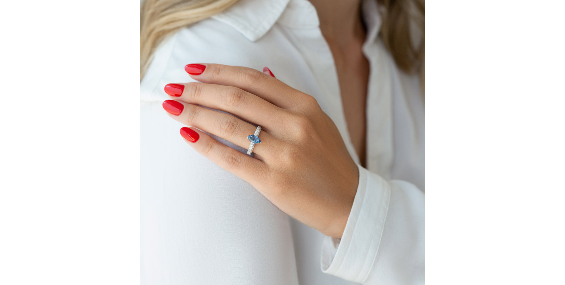 Prsteň s zafírom a diamantmi Excellent