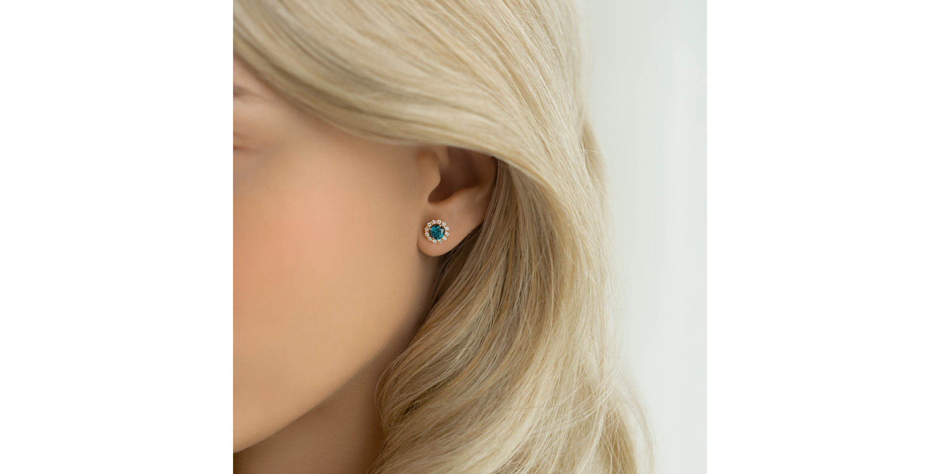 Náušnice s modrým diamantom a bielymi diamantmi Bloom Spark