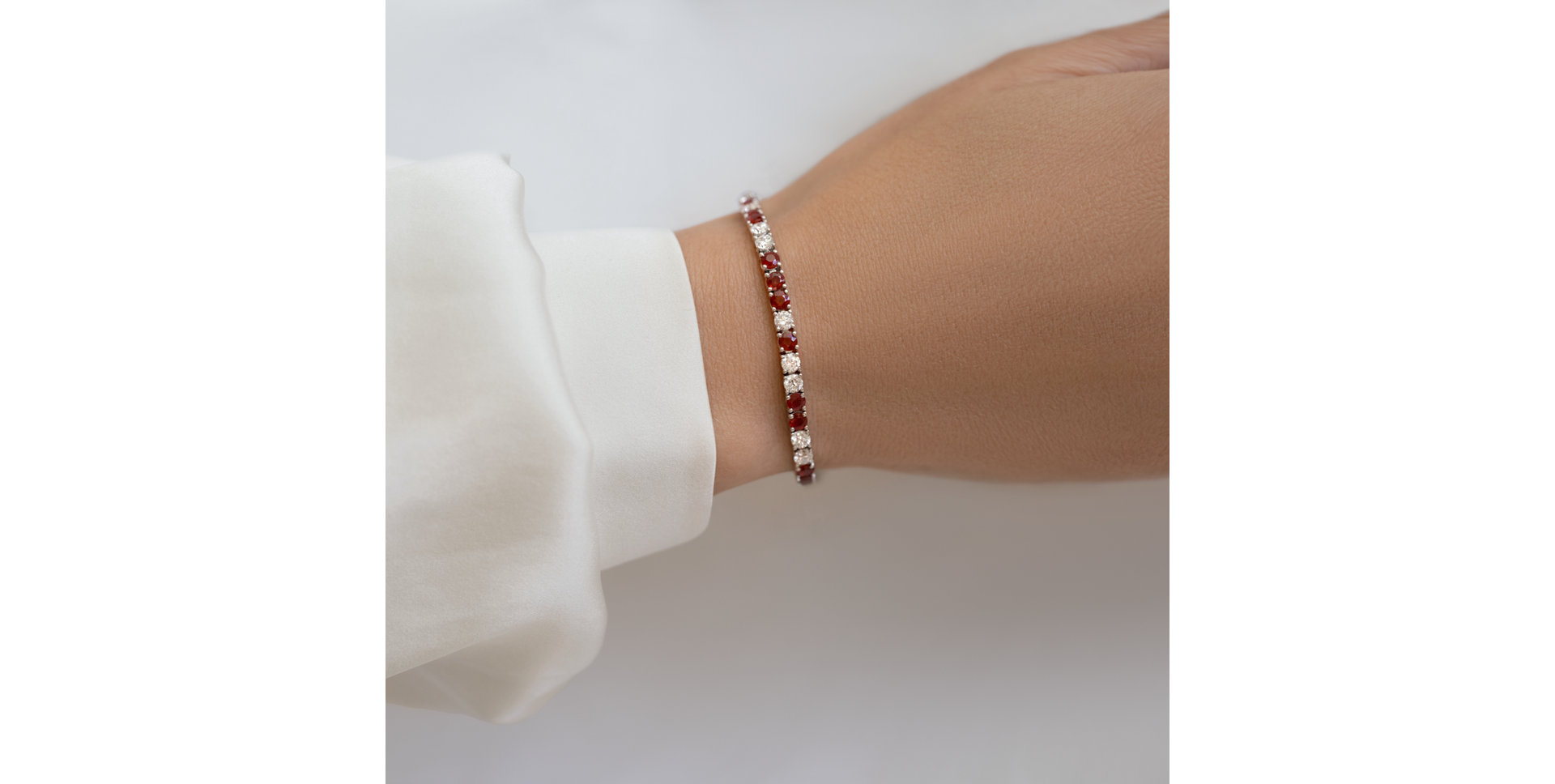 Náramok s diamantmi a zafírmi Aurorra