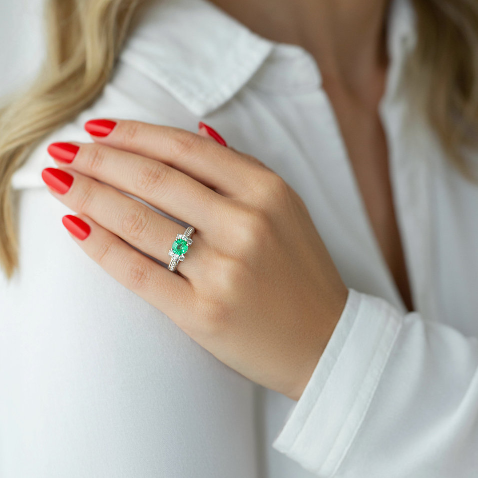 Prsteň so smaragdom a diamantmi Royal Riddle