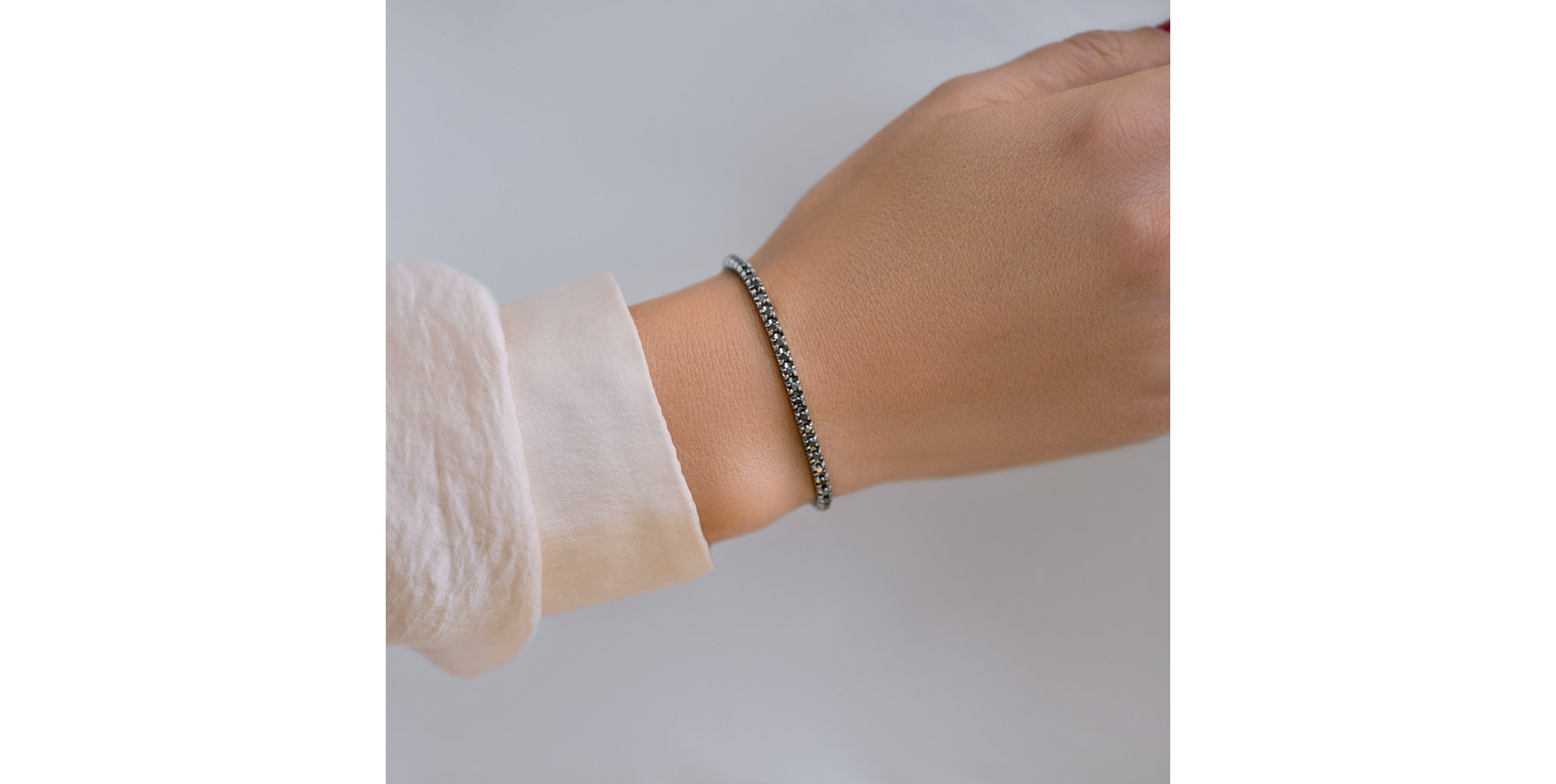 Náramok s čiernymi a bielymi diamantmi Ralana