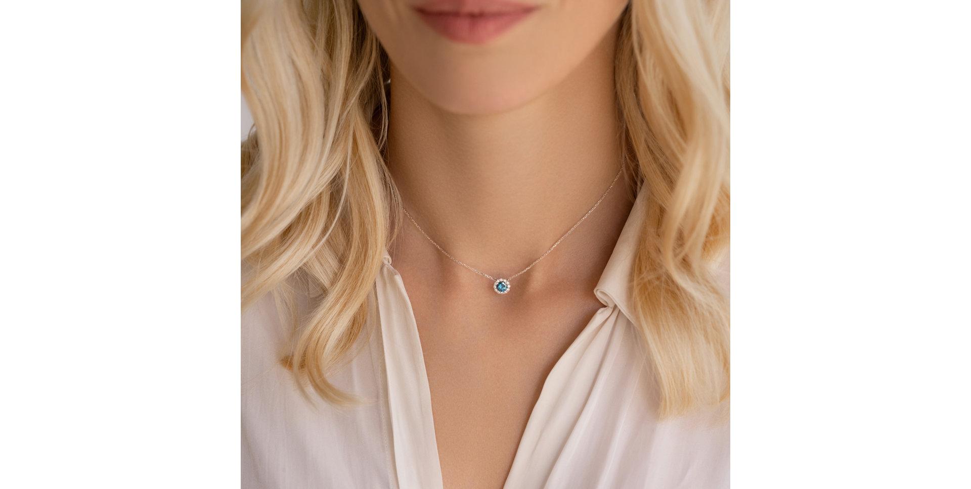 Náhrdelník s bielymi a modrými diamantmi Dream Sparkle