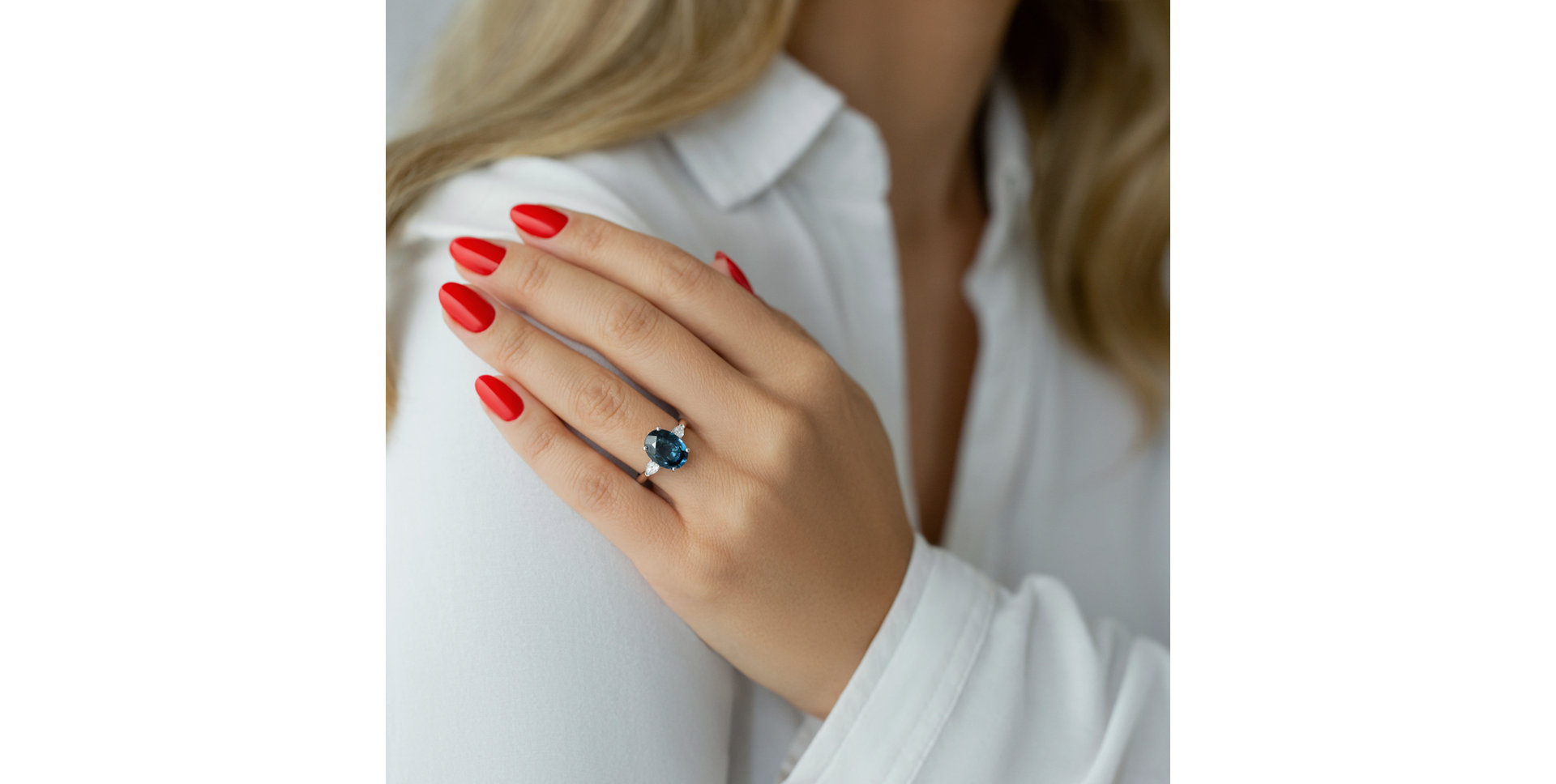 Prsteň so zafírom a diamantmi Fiona