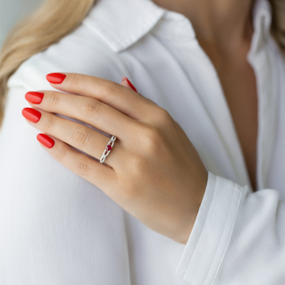 Prsteň s diamantmi a rubínom Blazing Heart