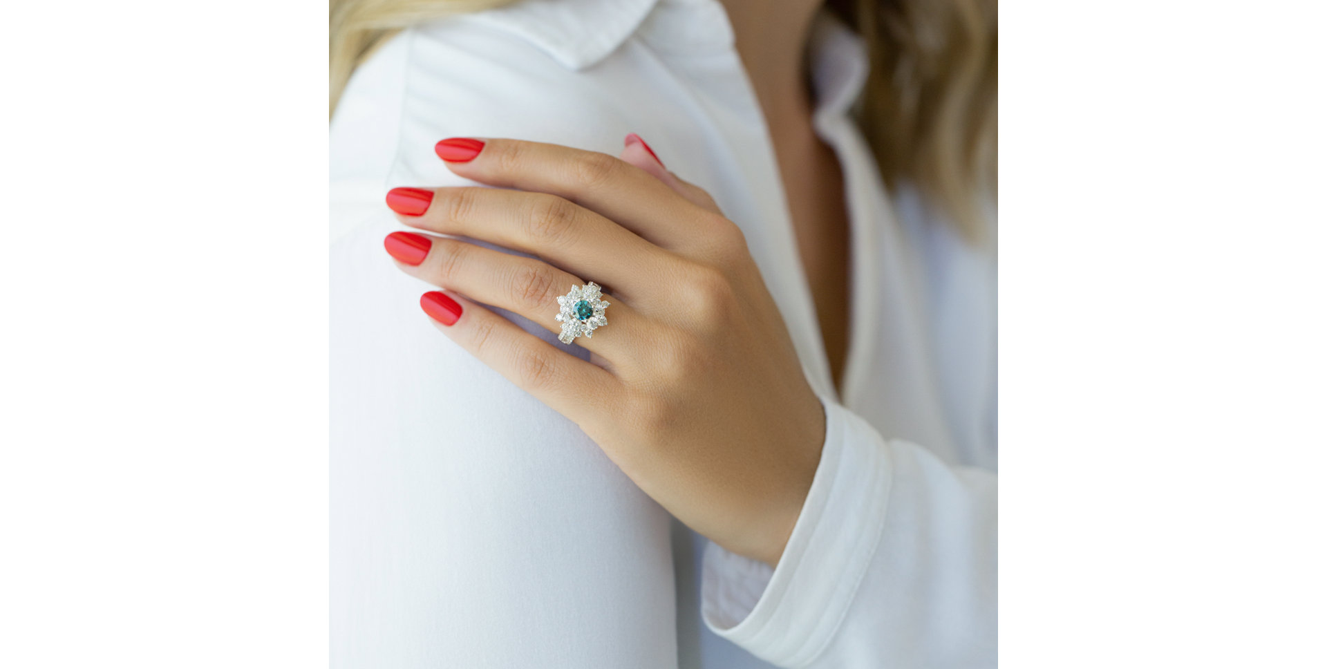 Prsteň s modrým diamantom a bielymi diamantmi Blue Treasure