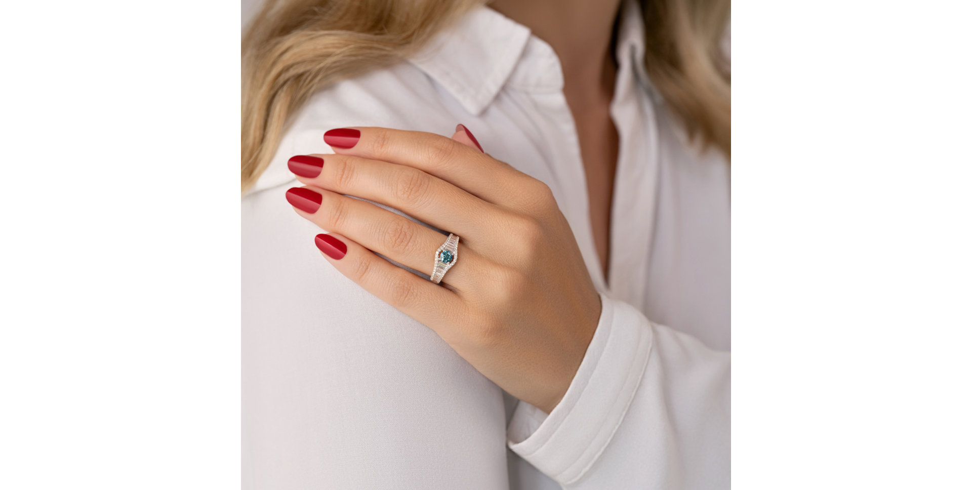 Prsteň s modrým diamantom a bielymi diamantmi Tearful Crown