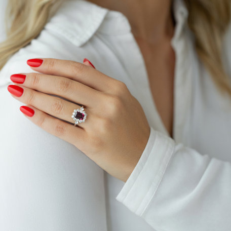 Prsteń s diamantmi a rhodolitom Wilhelmine