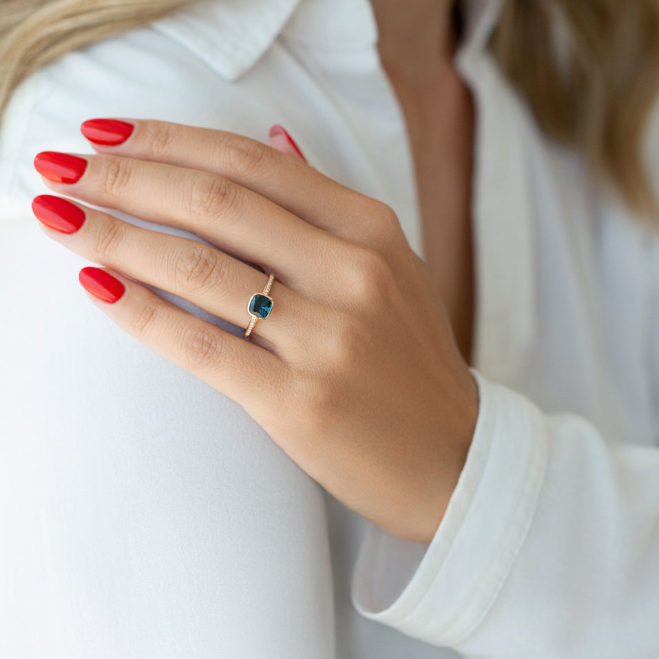 Prsteň s diamantmi a topásom Carelia