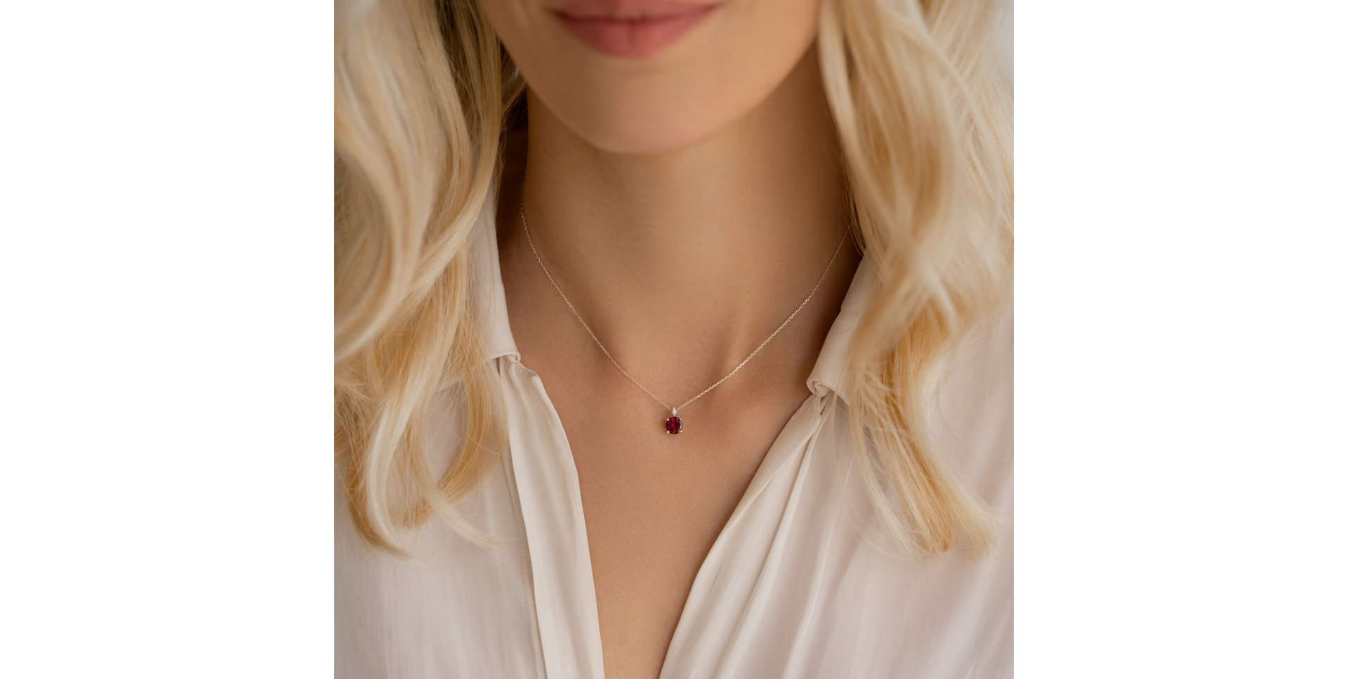 Náhrdelník s diamanty a rhodolitem Seraphita