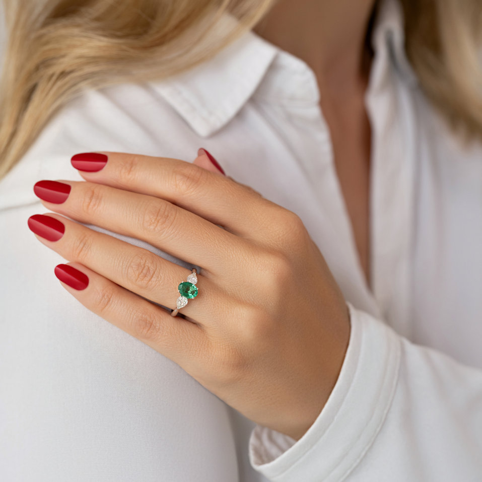 Prsteň s diamantmi a smaragdom Fiona