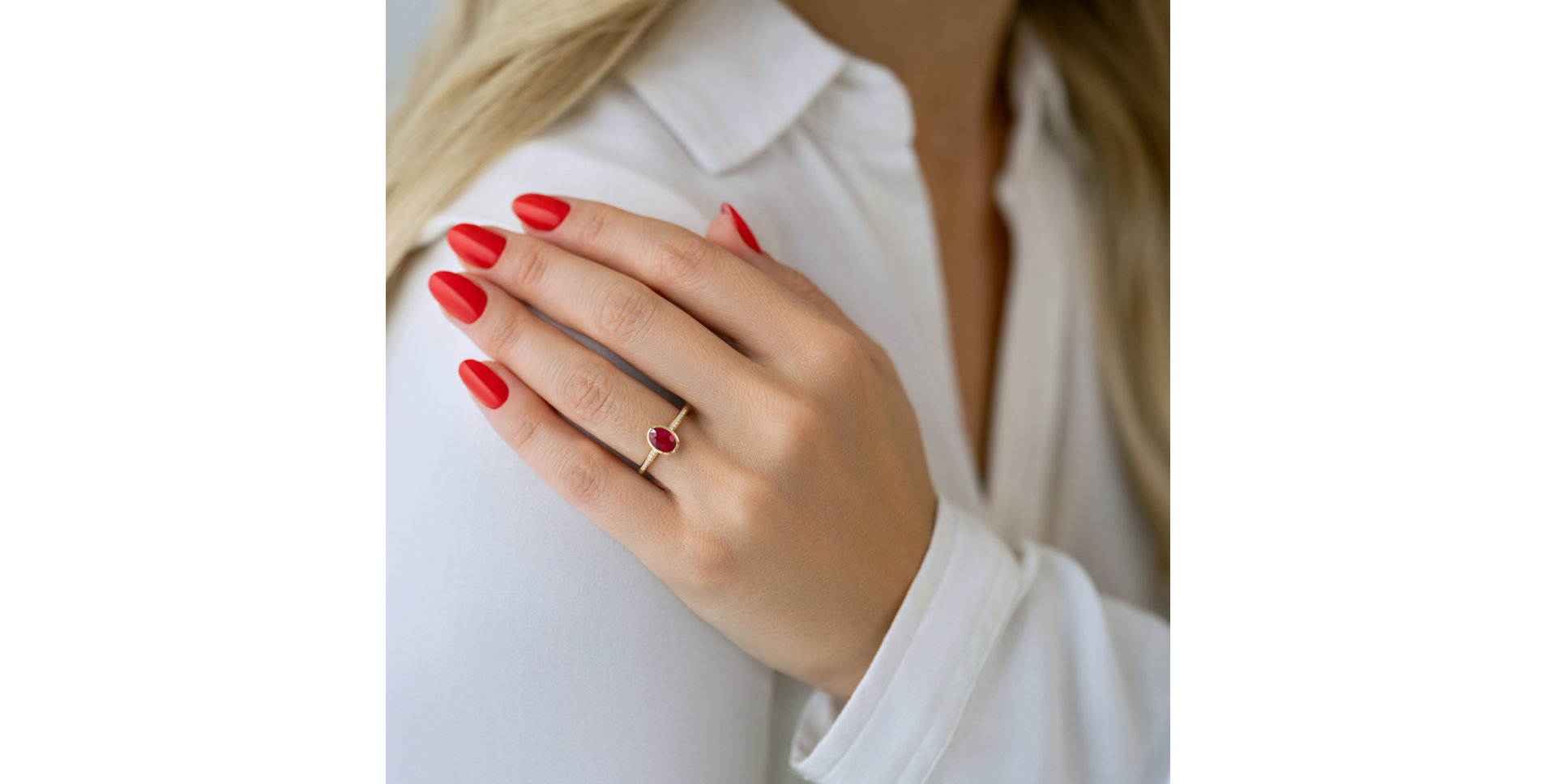 Prsteň s diamantmi a rubínom Elliptical perfection