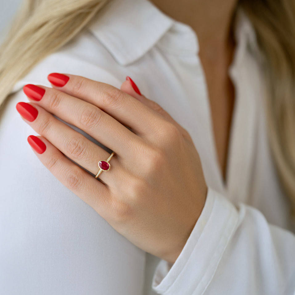 Prsteň s diamantmi a rubínom Elliptical perfection