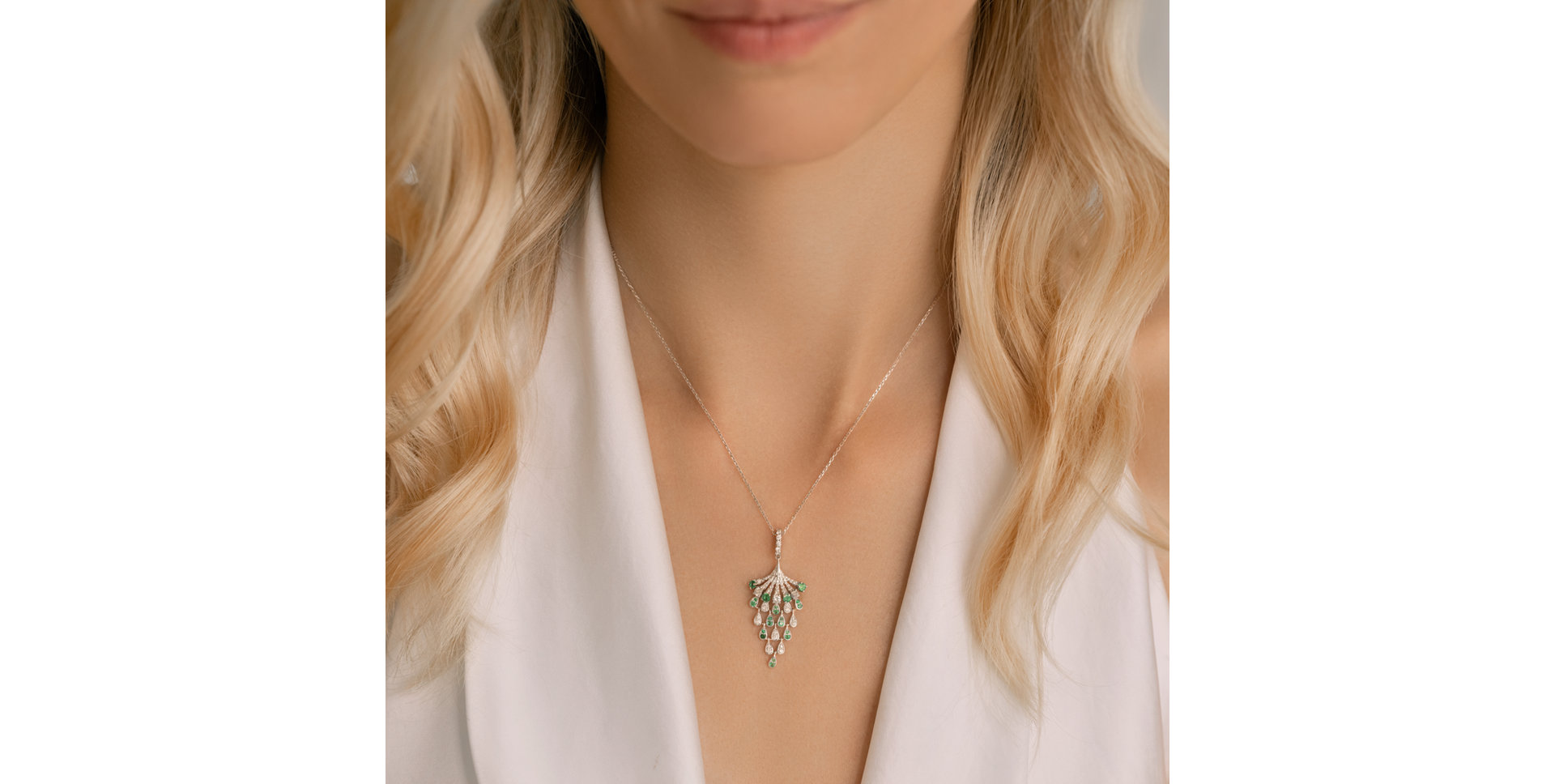 Přívěsok s diamantmi a smaragdmi Royal Mesh